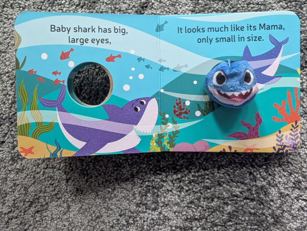 Baby Shark Finger Puppet board book Hardback